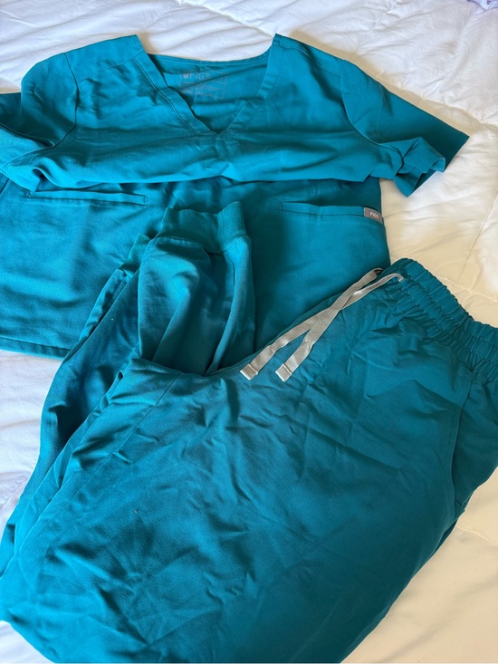 Figs Pants - FIGS Teal Women's Scrub Set Pants & Top